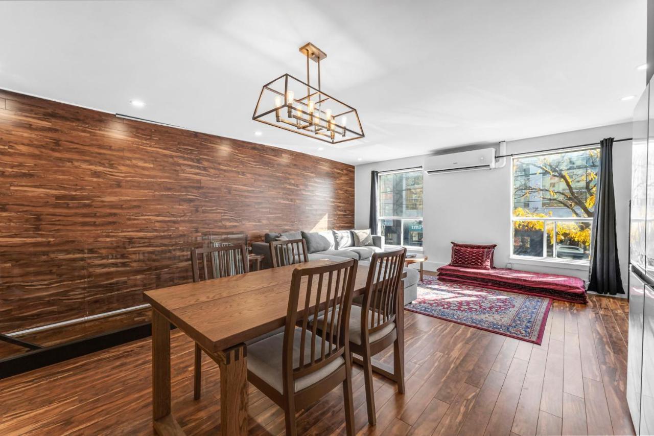 Amazing Fully Renovated Apartment On Queen St. Toronto Exteriör bild