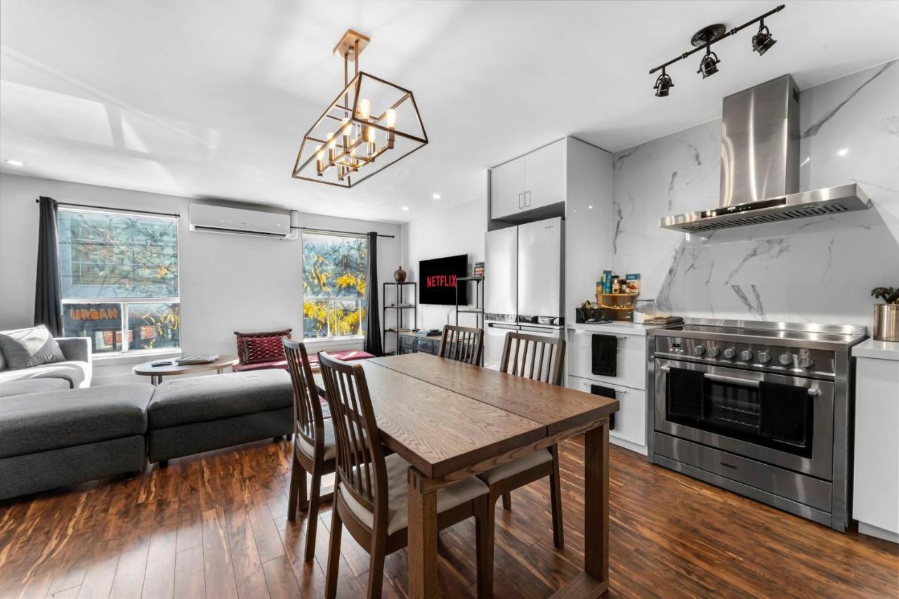 Amazing Fully Renovated Apartment On Queen St. Toronto Exteriör bild