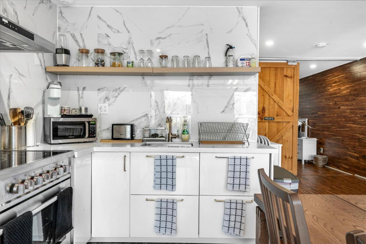 Amazing Fully Renovated Apartment On Queen St. Toronto Exteriör bild