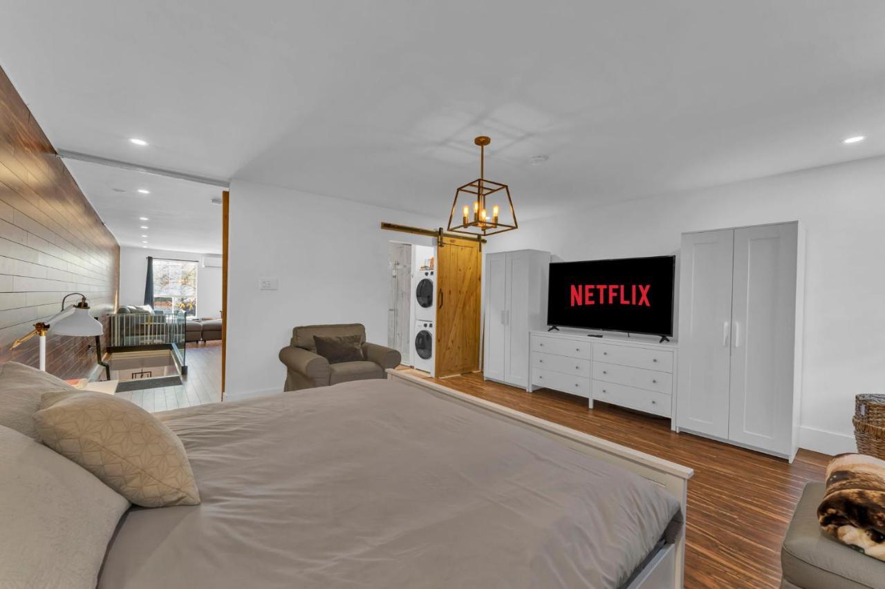 Amazing Fully Renovated Apartment On Queen St. Toronto Exteriör bild